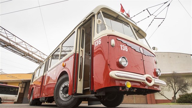 Dopravn podnik v Pardubicch dokonuje renovaci historickho trolejbusu koda 8Tr9 ze 60. let.