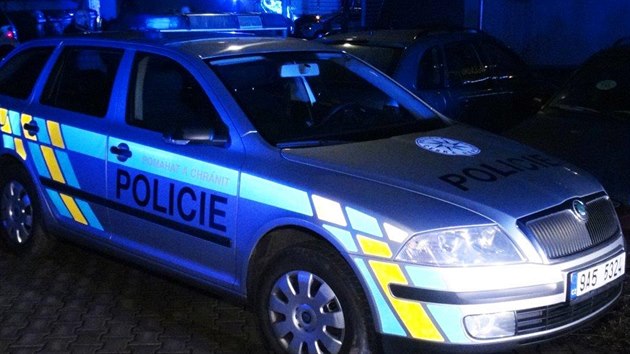 Policie evakuovala dv patra domu v Klecanech kvli podezen na bombu na podvozku auta v podzemn gari (23. prosince 2016).