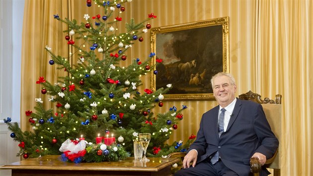 Prezident Milo Zeman ped svým tradiním vánoním poselstvím na zámku v Lánech...