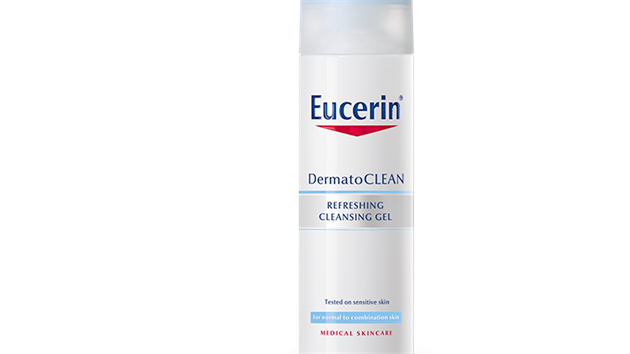 Jemn a inn istic pleov gel DermatoClean obsahuje glucoglycerol i kyselinu hyaluronovou. etrn odstrauje make-up a pomh pleti snze dchat.
Eucerin, 289 korun