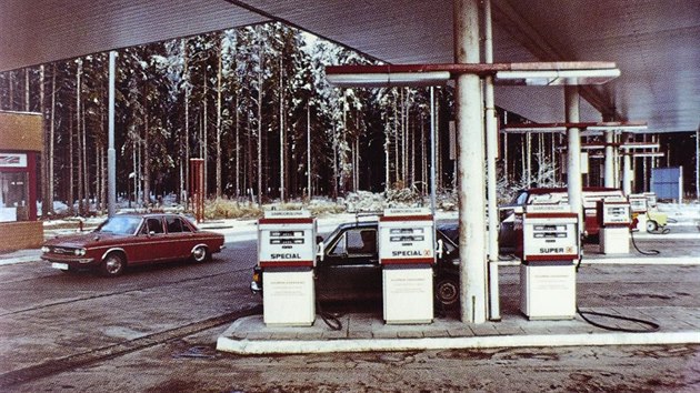 Tak před lety vypadala jedna z nejstarších benzinových stanic, která se nachází u dálnice D1 u Devíti křížů na hranici Vysočiny a jižní Moravy.