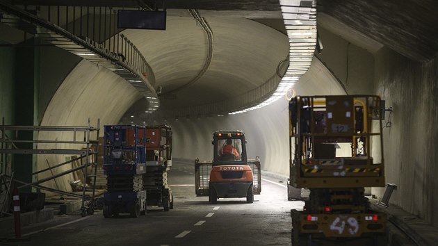 Euroasijsk tunel v Istanbulu je dlouh 5,4 kilometru, pod moskou hladinou vede st dlouh 3,34 kilometru.