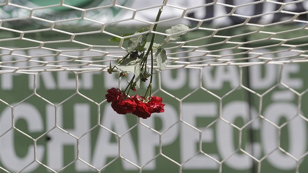 Chapeco se stalo poutnm mstem, na stadionu Arena Conda se stle vzpomn na tragdii fotbalist Chapecoense.