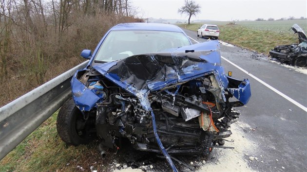 Dopravn nehoda mezi obcemi Blovice a Nedachlebice, pi n modr vz koda Octavia naboural do dvojic aut Volkswagen Golf.
