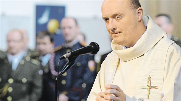 Jaroslav Knichal psob jako kaplan v armd u 13 let, hlavnm kaplanem je rok a pl.