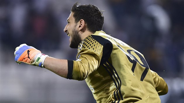 Gianluigi Donnarumma se raduje, jeho AC Miln vyhrl italsk Superpohr.