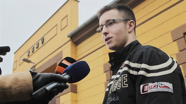 Lukáš Nečesaný opouští věznici poté, co mu Nejvyšší soud přerušil výkon trestu (21.12.2016).