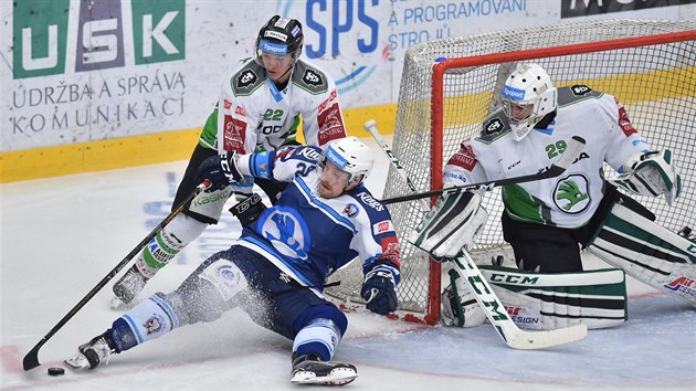 Boleslavsk glman Jan Luk sleduje, co s pukem vymysl Jakub Koreis z Plzn. Toho brn Vt Jonk.