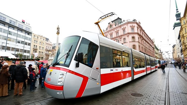 Po Brn jezd dvacet novch tramvaj koda 13T. Mstsk sti je pojmenovali po znmch osobnostech.