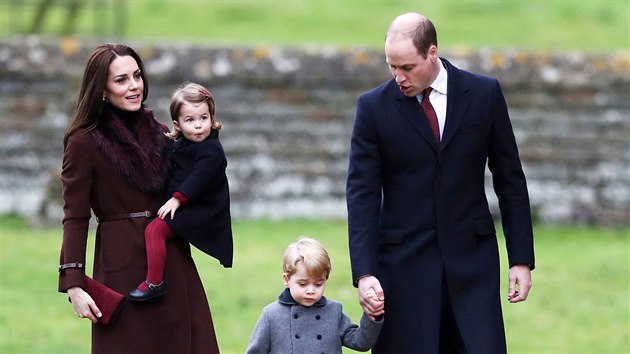 Vévodkyně Kate, princezna Charlotte, princ George a princ William (Englefield, 25. prosince 2016)