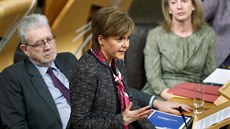 Nicola Sturgeonová p�edstavuje svou vizi Skotska po brexitu ve skotském...