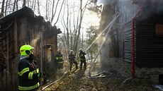 S požárem bojovaly tři jednotky hasičů.