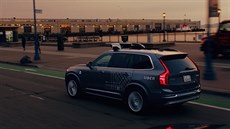 Autonomní prototyp Volva XC90 pi testech Uberu v San Francisku