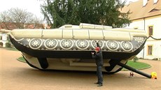 Nafukovací tank váí 59 kilogram.