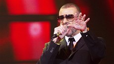 Zpvák George MIchael se letos v esku zastavil hned dvakrát. Svj program Symphonica nejprve uvedl v sprnu ve Státní opee Praha, poté se v listopadu vrátil do O2 areny.