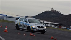 Na mosteckém polygonu trénují jízdu i policisté.