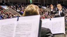 Pardubická filharmonie na basketbalovém utkání proti Ostrav