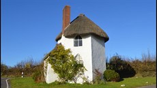 Domek stojí na kiovatce B3130 nedaleko vesnice Stanton Drew v anglickém...