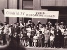 Rudolf Bereza s Tomáem Hradílkem na 1. máje 1987 s transparentem Charta 77...