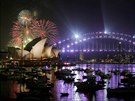 Nad Operou v australském Sydney u� jsou k vid�ní oh�ostroje, na ten hlavní si...