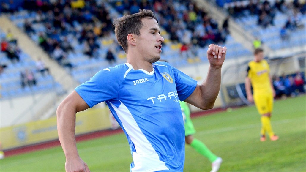 Chorvatský fotbalista Marko Alvir v dresu Dom�ale