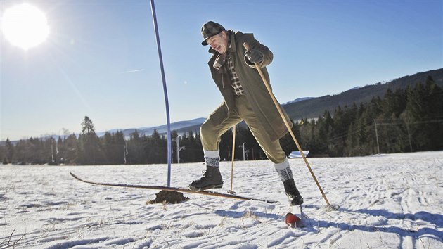 Nadenci v historickch kostmech a na starch lych sjeli umavsk Panc. (30. prosince 2016)