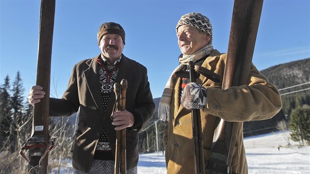 Nadenci v historickch kostmech a na starch lych sjeli umavsk Panc. (30. prosince 2016)