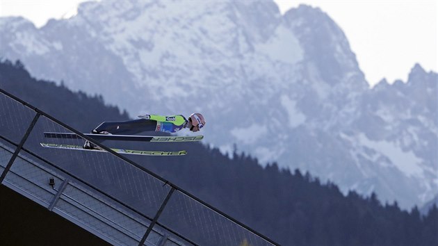 Stefan Kraft v kvalifikaci na závod v Garmisch-Partenkirchenu