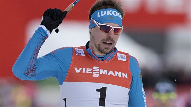 Sergej Usťugov v cíili sprintu na Tour de Ski