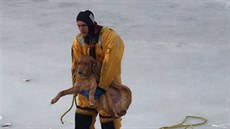 Záchrana psa, While Lake, Michigan
