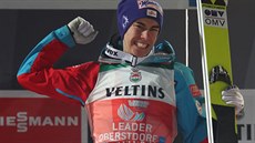 Raku�an Stefan Kraft slaví vít�zství v závod� v Oberstdorfu.