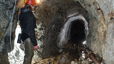 V podzemí zstala po hornících infrastruktura i svaina zabalená v Rudém právu.
