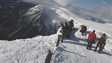 Pohled na Ob�í d�l ze Sn�ky, pod ní� horníci vykutali kilometry tunel�.