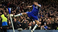 Diego Costa z Chelsea mohutn slaví gól proti Stoke.