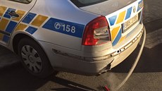 Honi�ka policist� za �ervenou Octavií skon�ila v Braníku díky zastavovacím...