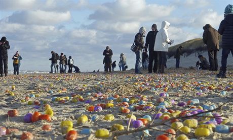 Na pobe nmeckho severomoskho ostrova Langeoog dostaly tisce plastovch...