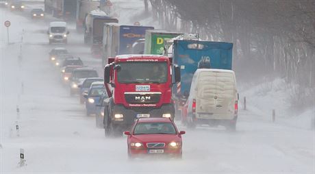 Mýto se má platit i na vytíené silnici z Hradce Králové do Jiína.