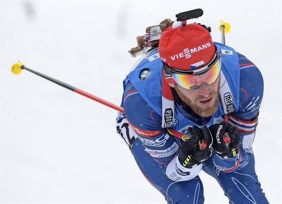 SOUSTEDNÝ VÝRAZ. Michal lesingr pi sprintu v Oberhofu.