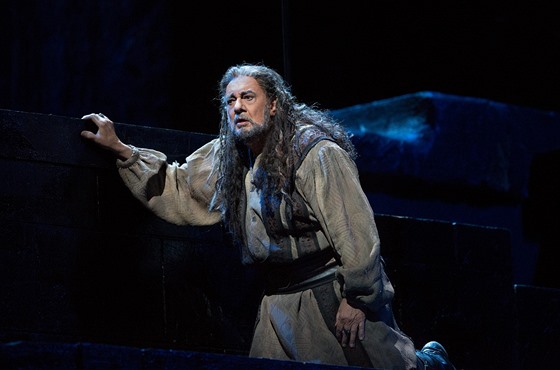 Plácido Domingo jako Nabucco v Metropolitní opee