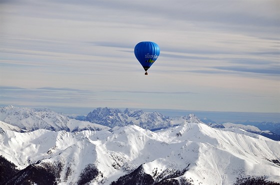 Zimní pelet pes Dolomity v balonu