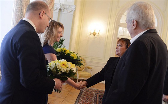 Manelé Zemanovi vítají premiéra Bohuslava Sobotku a jeho manelku na tradiním...