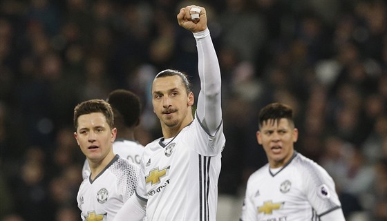 Zlatan Ibrahimovic z Manchesteru United slaví gól proti West Hamu.