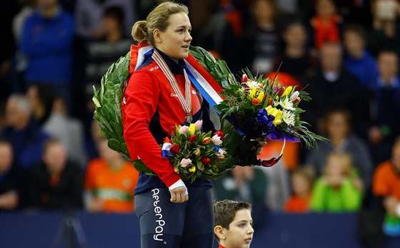 Karolína Erbanová pi medailovém ceremoniálu, práv triumfovala na mistrovství...