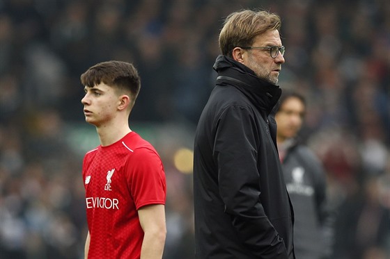 KOU A MLADÍK. Trenér Liverpoolu Jürgen Klopp poslal do utkání FA Cupu proti...