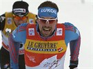 Sergej Usugov si bí pro triumf ve tetí etap Tour de Ski.
