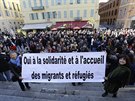 lidé podpořili zadrženého farmáře před budovou soudu v Nice (4. ledna 2017)