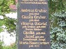 Vechny obti masakru pipomíná památník na hbitov ve Waidhofenu.