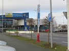 Z�vory u obchodn�ho domu v Pardubic�ch.