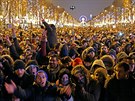Davy lidí p�i�ly slavit konec starého a p�íchod nového roku na pa�í�skou...