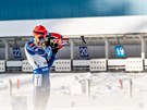 STOJKA. Gabriela Koukalová bhem nástelu ped sprintem v Oberhofu